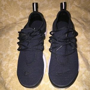 Nike air presto shoes